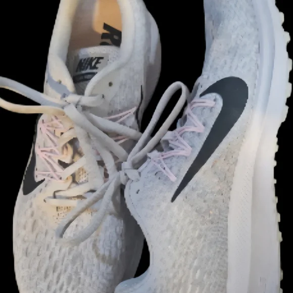 Nike Women's White Air Zoom Winflow 5 Running Shoe Size 8 - Picture 1 of 10
